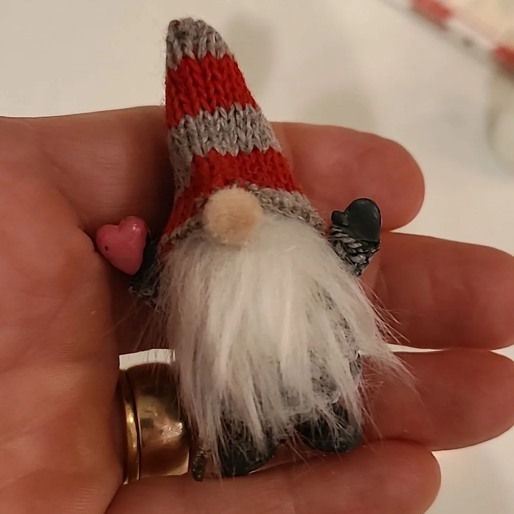 CHRISTMAS MINIS WITH GIFT TAGS